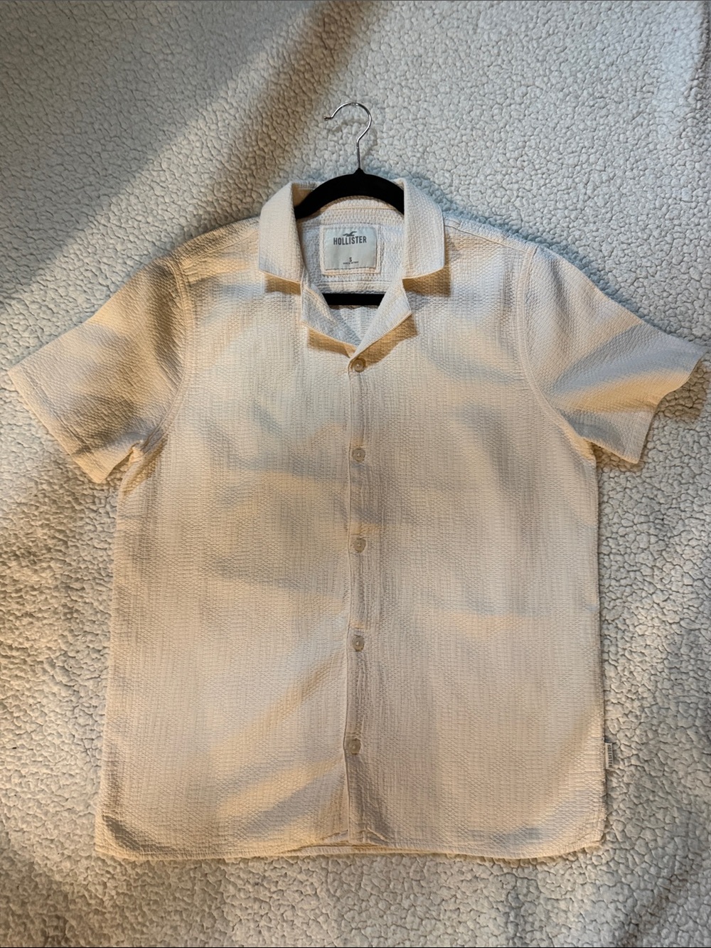Hollister Men’s Short Sleeve Button-Down Shirt in Cream